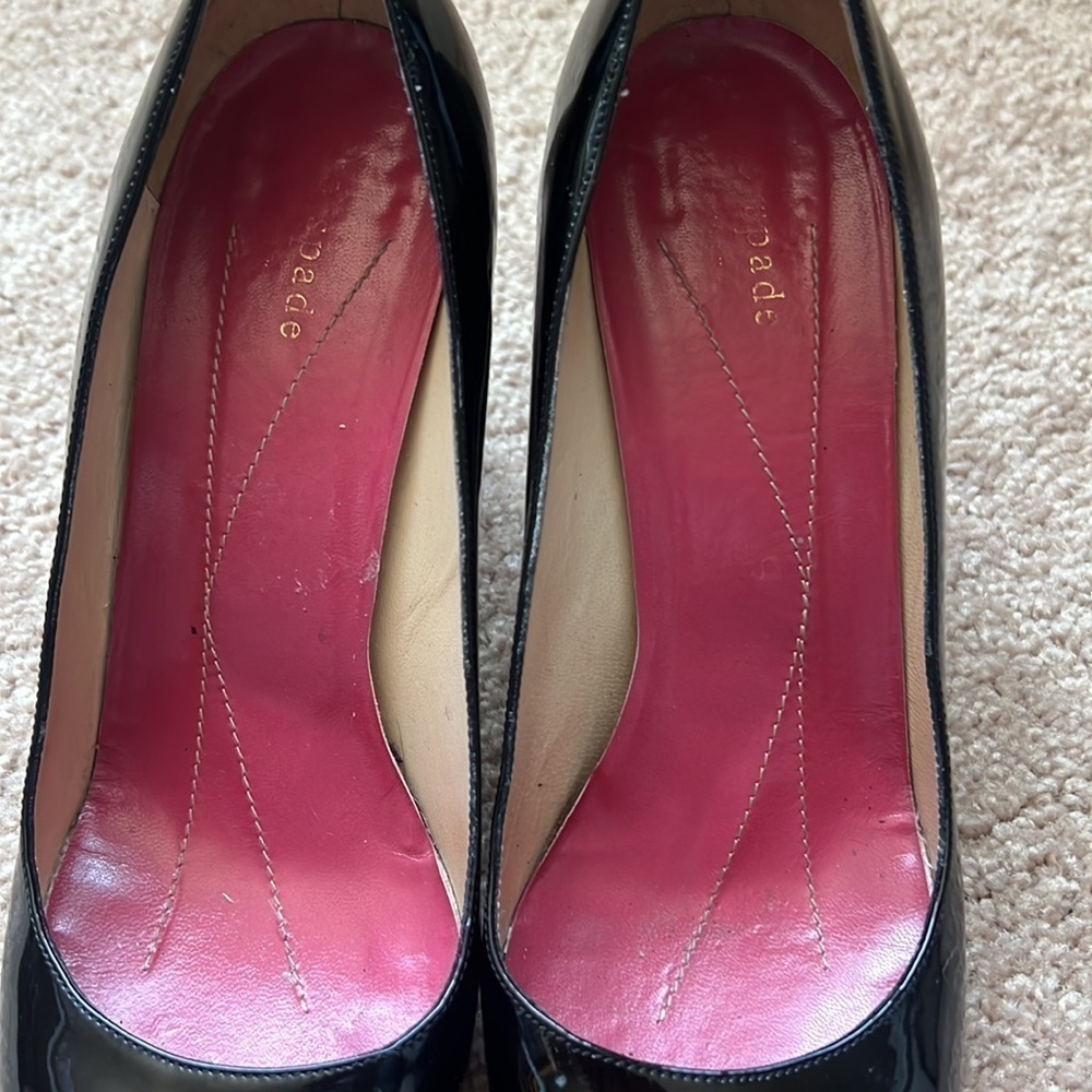 Kate Spade Classic Round Toe Chunky Heel Black Patent Leather Pump - Picture 7 of 7